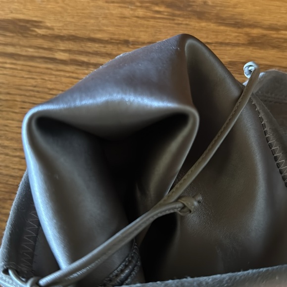 Stuart Weitzman - Picture 4 of 5